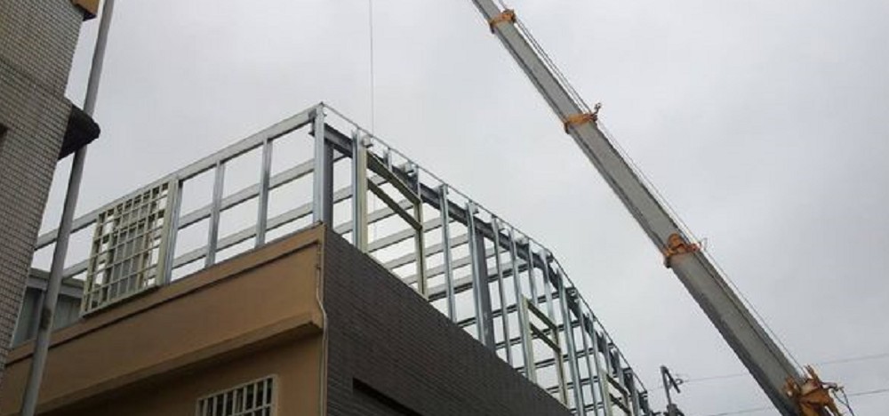 臻興鐵皮專業團隊進行南投鐵皮屋加蓋工程