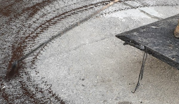 JS柏油施工現場，專業人員操作柏油機具