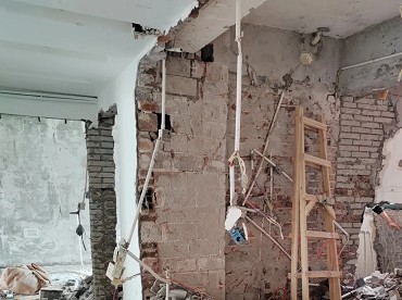 俊哥拆除團隊在台中拆除工程現場的專業作業