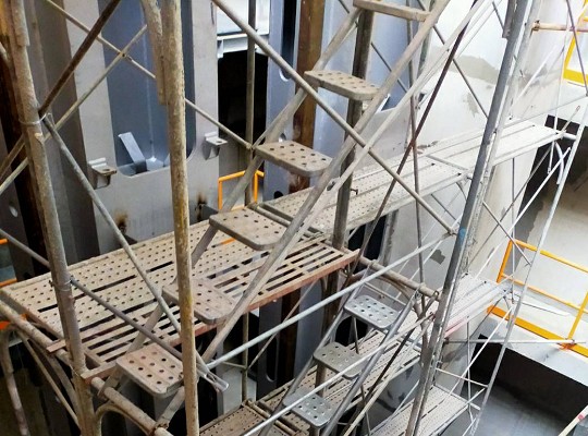 JS鷹架專業工班在台中工地進行鷹架結構檢查