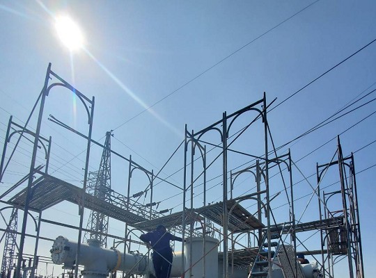 JS鷹架團隊在台中工地進行鷹架搭建前的安全會議