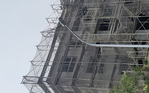 JS鷹架在台中建築內部進行裝修作業的移動式鷹架